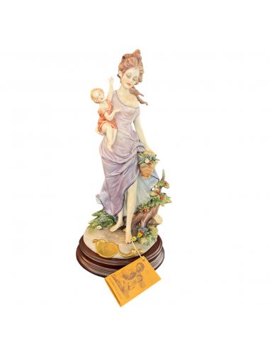 Statua Dama con bambino di Barbetta