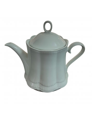 Teiera bianca con decoro in rilievo